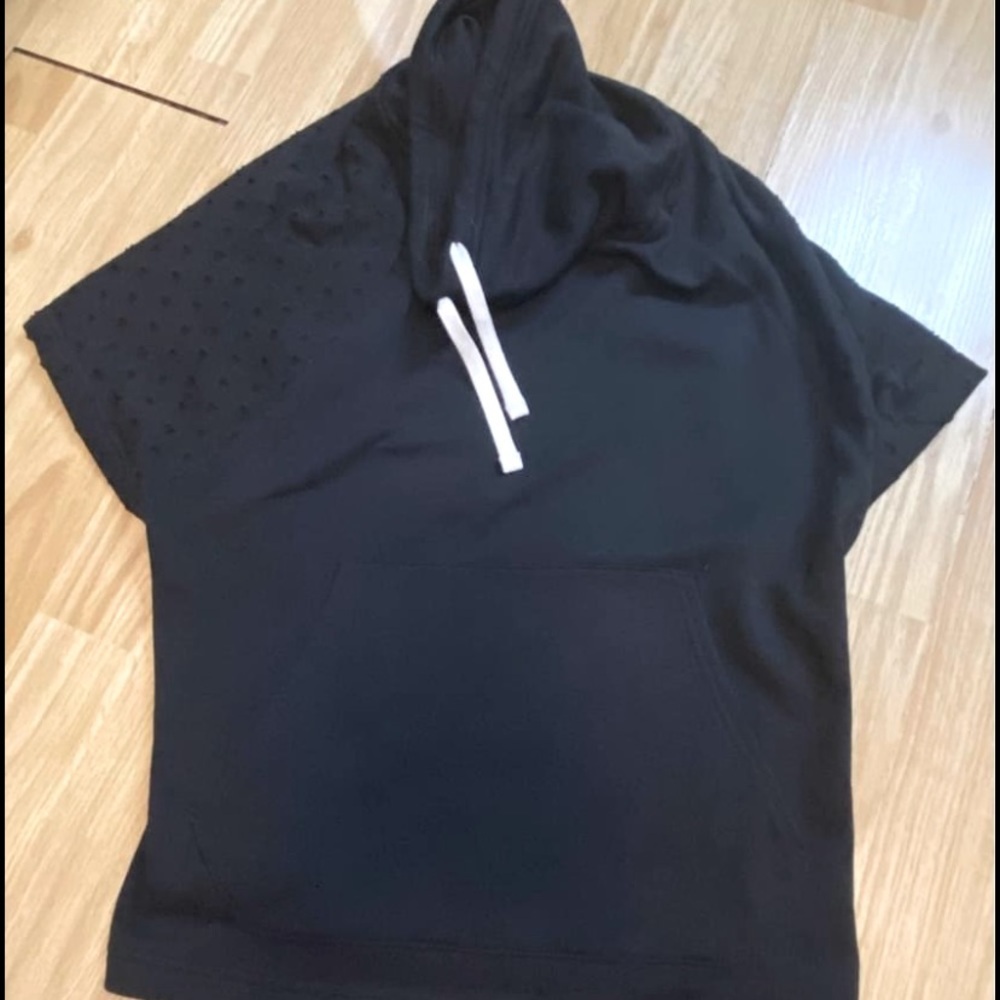 2/$40✨Reebok short sleeve cowl neck sweater​